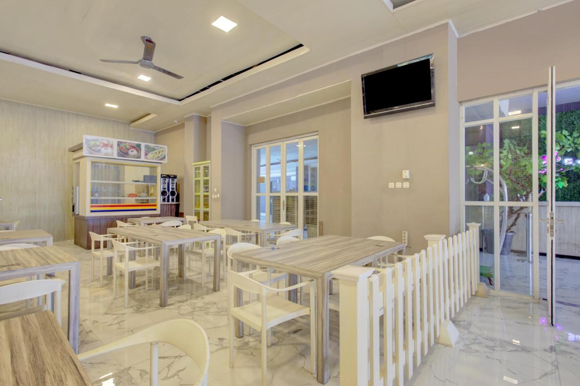 Hotel O Gambir Near Juanda Station Formerly Bunga Dahlia Cakarta Dış mekan fotoğraf